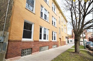 2506 W Argyle St, Unit 2 in Chicago, IL - Building Photo