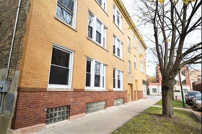 2506 W Argyle St, Unit 2