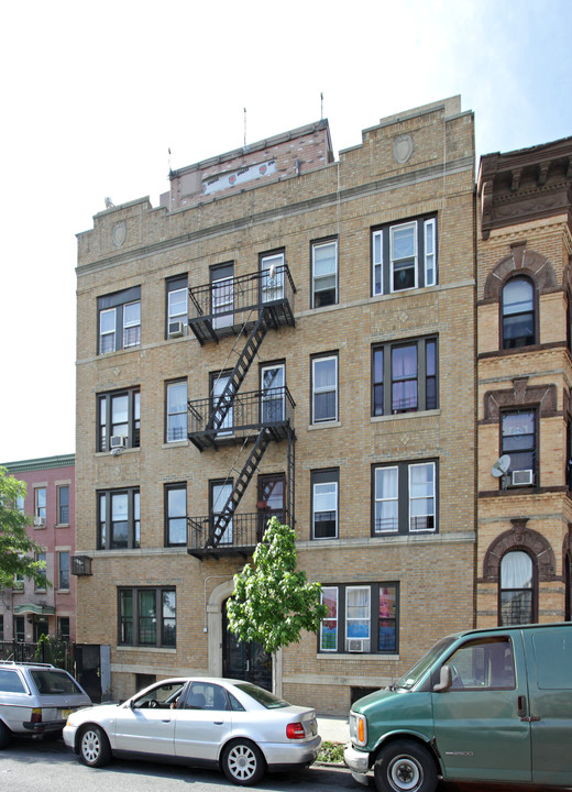 243 Hart St in Brooklyn, NY - Foto de edificio