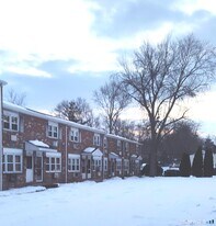 53 Hiltbrand Rd in Bristol, CT - Building Photo