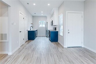 9504 Menchaca Rd in Austin, TX - Building Photo - Building Photo