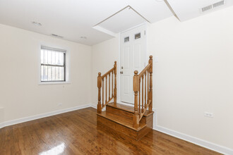 4651 N Wolcott Ave, Unit Garden in Chicago, IL - Building Photo - Building Photo