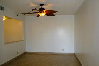 723 Sunny Pine Way, Unit G1 in Greenacres, FL - Building Photo - Building Photo