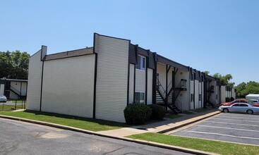 Wood Creek Apartments in Tulsa, OK - Building Photo - Building Photo