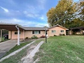 1708 Theodore Dr in Springdale, AR - Building Photo