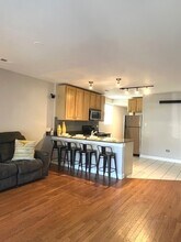 2415 W Harrison St in Chicago, IL - Building Photo - Building Photo