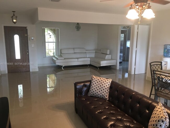 8111 SW 129th Ave in Miami, FL - Building Photo - Building Photo