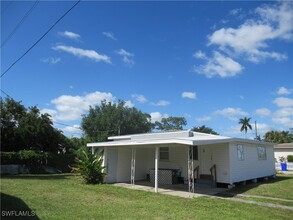 2072 Maple Ave in Ft. Myers, FL - Building Photo - Building Photo