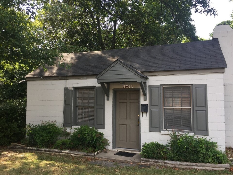 2205 Camille Dr in Columbus, GA - Building Photo