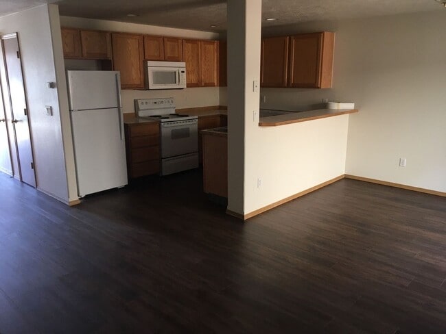1456 SW 16th St in Redmond, OR - Building Photo - Building Photo
