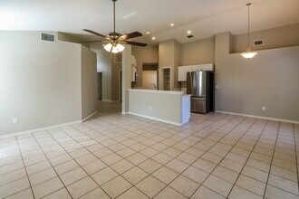 1509 Sakonnet Ct in Brandon, FL - Foto de edificio - Building Photo