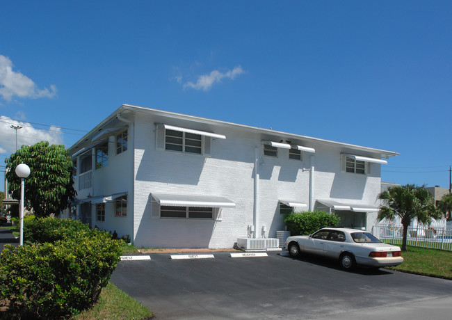 Stratford Manor in Fort Lauderdale, FL - Building Photo - Building Photo