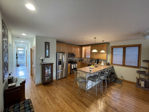 1508 W Superior St in Chicago, IL - Building Photo - Interior Photo