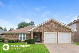 4003 Bradley Ln in Arlington, TX - Building Photo