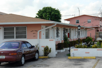 128-132 W 7th St in Hialeah, FL - Building Photo - Building Photo