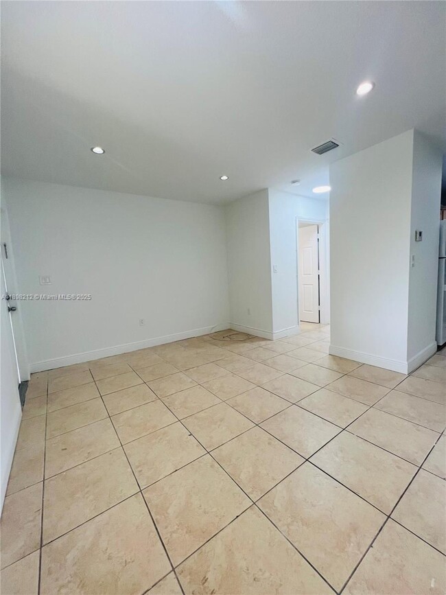 2185 NW 16th Terrace in Miami, FL - Building Photo - Building Photo