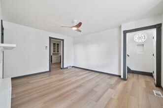 2104 Straubs Ln in Pittsburgh, PA - Building Photo - Building Photo