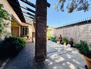 2212 Plaza Del Prado in Las Vegas, NV - Building Photo - Building Photo