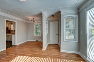 5210 Rees St in Omaha, NE - Foto de edificio - Building Photo