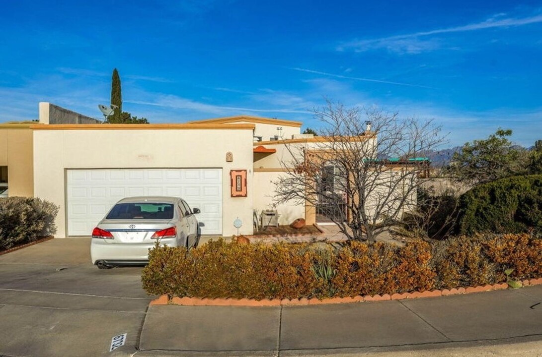 6732 Camino Blanco in Las Cruces, NM - Foto de edificio