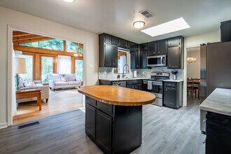 2431 Weatherford Ct in Marietta, GA - Building Photo - Building Photo