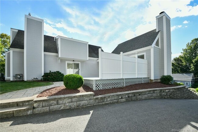 290 W Main St in Cheshire, CT - Building Photo - Building Photo