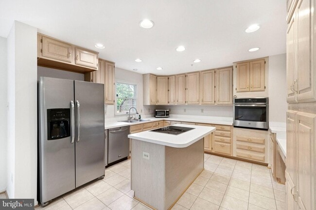 15831 Glacier Ct in North Potomac, MD - Building Photo - Building Photo