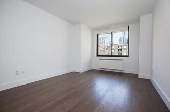 99 Battery Pl in New York, NY - Building Photo - Building Photo