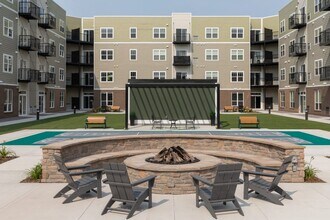 The Edison at Rice Creek I and II in Shoreview, MN - Foto de edificio - Building Photo