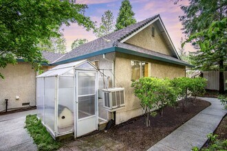 107 Sterling Ct in Grass Valley, CA - Building Photo - Building Photo