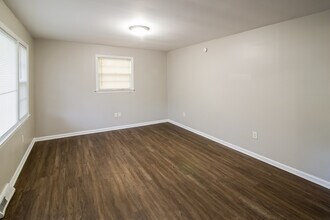 5305 Albert St in North Charleston, SC - Foto de edificio - Building Photo