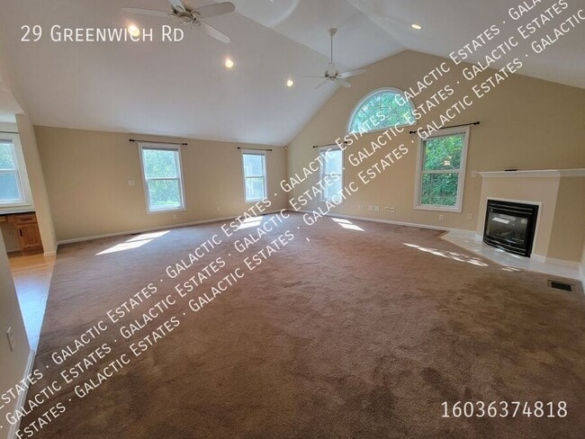 29 Greenwich Rd in Litchfield, NH - Building Photo - Building Photo