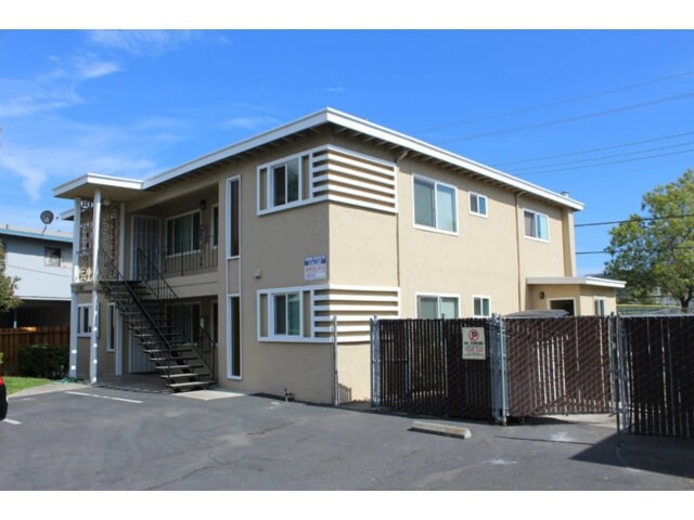 1584 Blossom Hill Rd in San Jose, CA - Foto de edificio