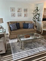 111 Palm Dr in Naples, FL - Building Photo