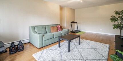 1806 Hemlock Pl, Unit #206 in Schaumburg, IL - Foto de edificio - Building Photo