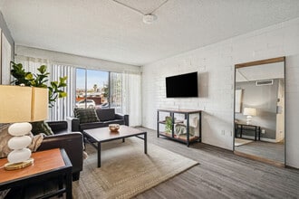 Campus Crossings on 8th Street in Tucson, AZ - Building Photo - Building Photo