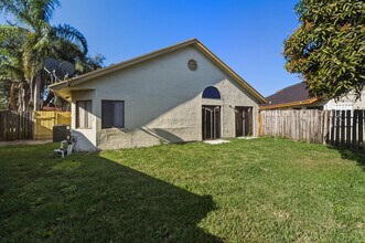 138 Colly Way in North Lauderdale, FL - Building Photo - Building Photo