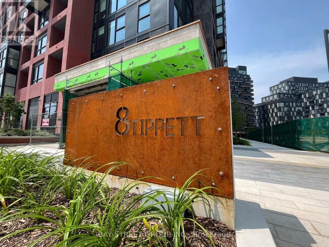 8 Tippett Rd in Toronto, ON - Building Photo - Building Photo