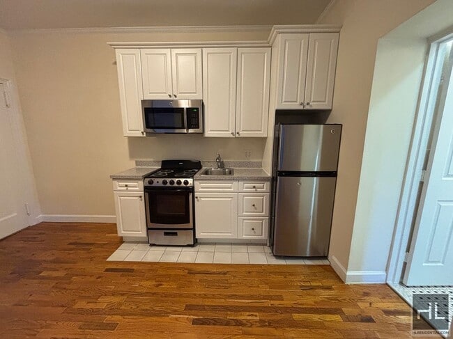 WEST 72 STREET in New York, NY - Building Photo - Building Photo