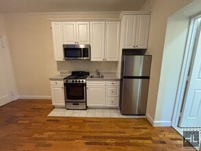 WEST 72 STREET in New York, NY - Building Photo - Building Photo