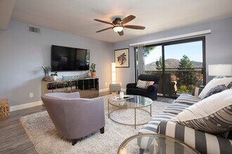 12290 Corte Sabio, Unit 3203 in San Diego, CA - Foto de edificio - Building Photo