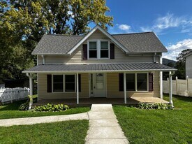 1004 Montreat Rd in Black Mountain, NC - Building Photo