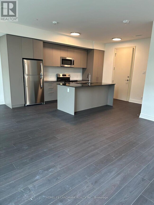 101 Cathedral High St in Markham, ON - Building Photo - Building Photo