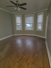 8445 S Marquette Ave, Unit 2 in Chicago, IL - Foto de edificio - Building Photo