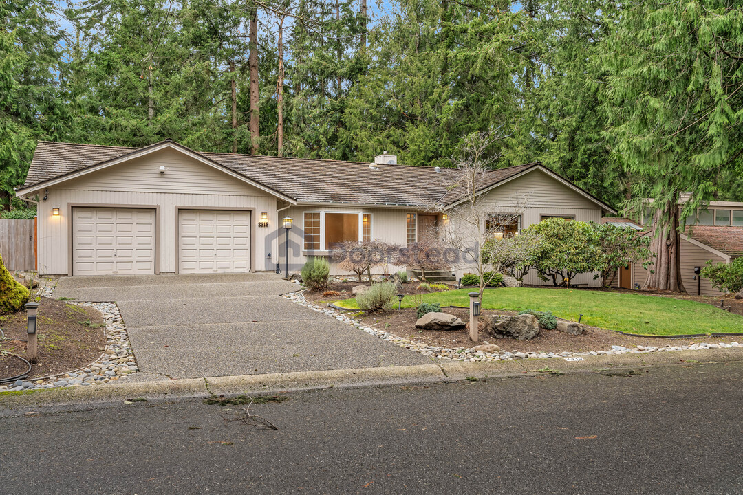 2315 209th Pl NE in Sammamish, WA - Foto de edificio