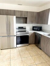 3252 NW 94th St in Miami, FL - Building Photo - Building Photo