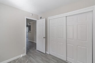 Crescent At Cityview in Houston, TX - Building Photo - Building Photo