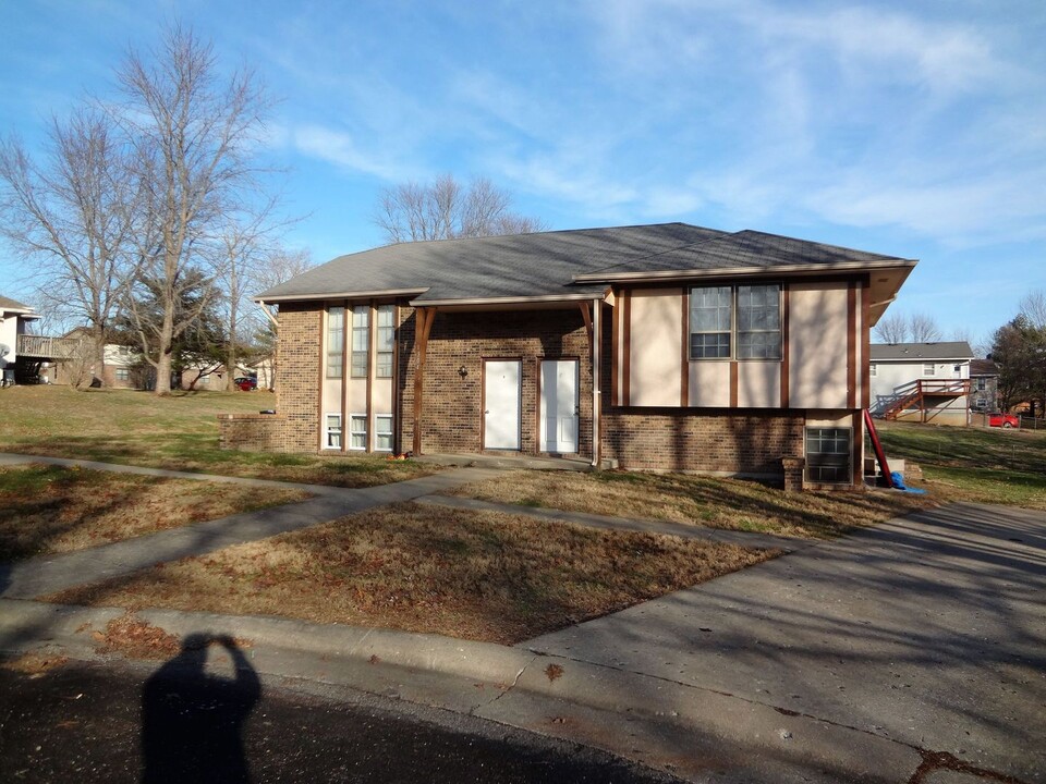 1304 Essex Ct in Columbia, MO - Building Photo