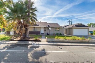 194 W Blaine St in Riverside, CA - Building Photo