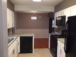 2018 S Ridgewood Dr in Wichita, KS - Building Photo - Building Photo